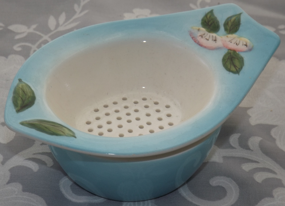 Blue Japanese strainer juicer