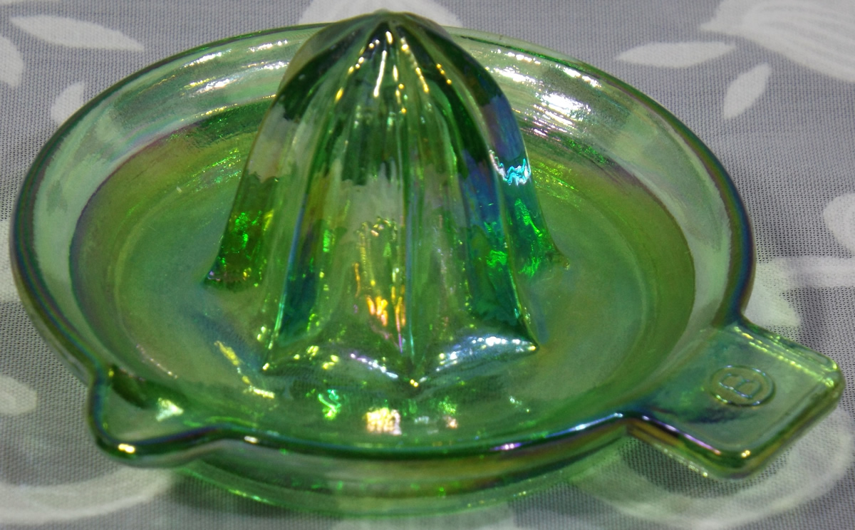 Green carnival Edna Barnes 2¼" juicer