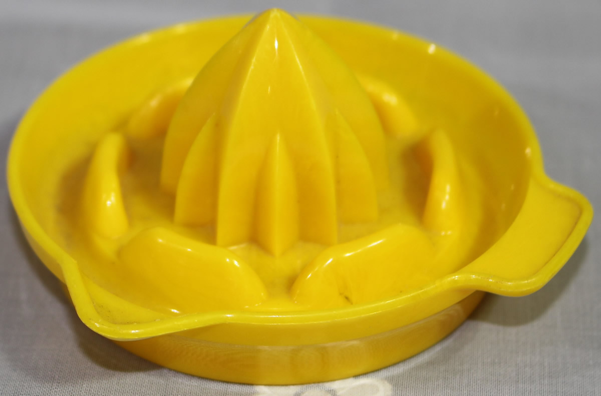 Yellow DOLL-E-JUICER juicer