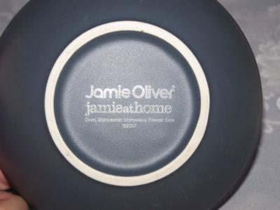 Base of a Jamie Oliver white and grey ceramic juicer