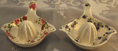 Small 'ladle' juicer with flowers