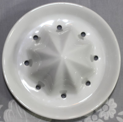 The reamer for a white 2 piece 'pot belly' shape ceramic juicer