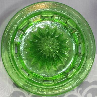 The reamer for a modern reproduction no tab green glass 2 piece juicer