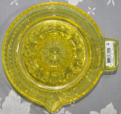 Top view of an ARC 'Crazy Colors Yellow' glass juicer