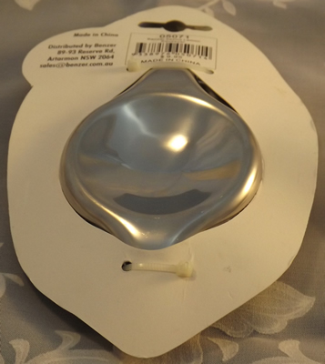 Bottom view Benzer table lemon squeezer