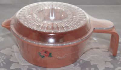 Wrapped & clear plastic 3 piece juicer with 2 size reamers