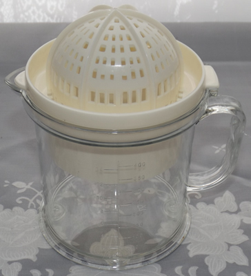 Using White & clear plastic juicer