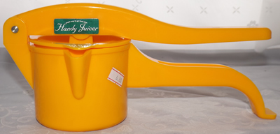 Handy Juicer yellow sqeezer pot juicer side view