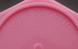 Pink & white 2 piece plastic juicer with peaches embossed base