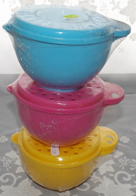 3 different colours of swirled cone juicer