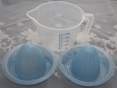 3 pieces of Blue and translucent white plastic juicer