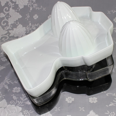 3 different colours of plastic 'Venus' female form juicer