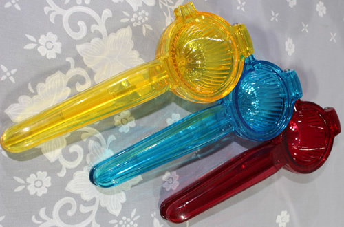 The 3 colours of the Quality & Classic hinged red plastic hand held squeezer