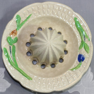 The reamer for a Moriyama Mori-machi blue and tan flowers juicer