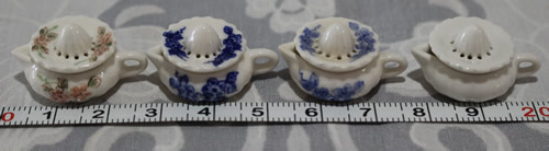 4 colours of dollhouse Miniature 2 piece juicer