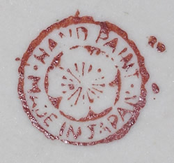 The basemark on a greenish white pear juicer