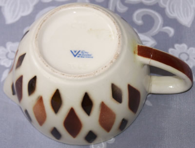 Base Goebel brown diamonds on white juicer