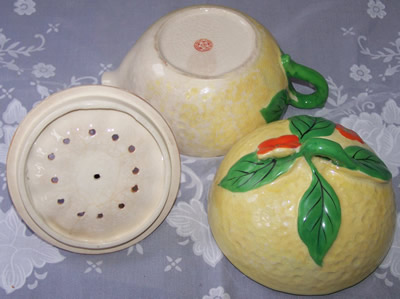Under Pale yellow & green 3 piece clown juicer