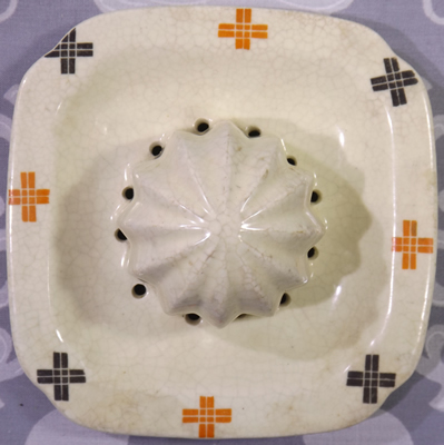 Black & orange crosses on reamer top view