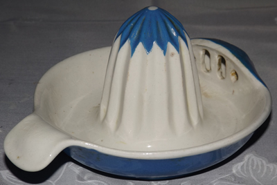 The strainer on a blue & white juicer 