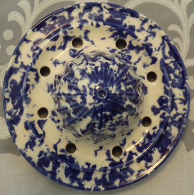 Top view of Mooreland blue & white juicer