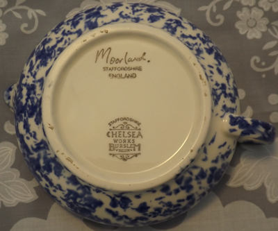 Base of Mooreland blue & white juicer