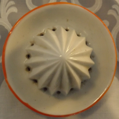 Top view of 2 piece elephant juicer