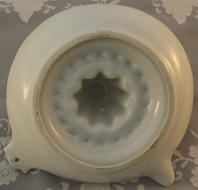 Bottom view blue & white saucer juicer