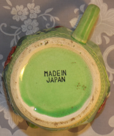 Base of green ceramic with deep red flowers juicer