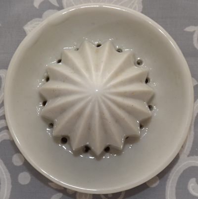 Reamer for a crown on Made In England peel texture juicer