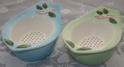 2 colours of Japanese strainer