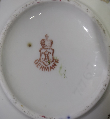 Roses on German juicer with blue and gold highlights juicer base