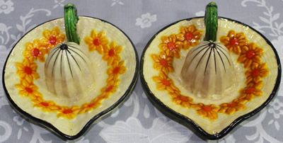 Orange flowers on beige loop handled Japanese juicer base mark