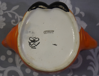 Goebel orange and white clown juicer with black highlights base mark