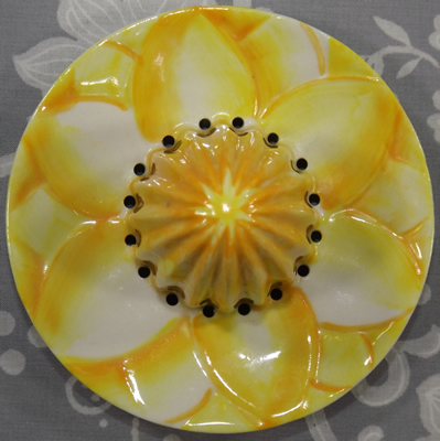 Biscuit yellow and white floral 2 piece reamer