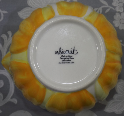 Biscuit yellow and white floral 2 piece juicer base