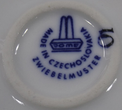 Blue and white Zwiebelmuster juicer base mark