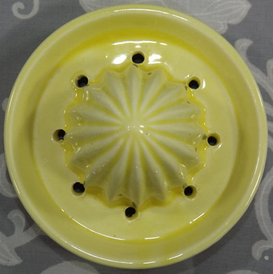 Reamer for stylised fruit and wine on 2 piece juicer 