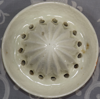 Orange on white reamer for a Squat orange peel Crown Devon juicer