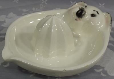 Black on white saucer pig juicer