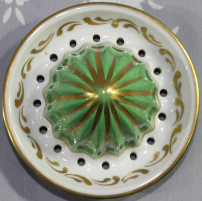 Reamer for Green on white with gold trim 2 piece juicer
