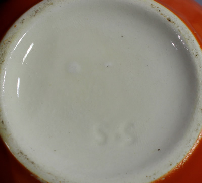 Base of a different Crown Devon orange and white with green handle 2 piece juicer