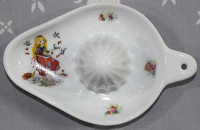 The top view of a girl on a Lys Royal saucer shape juicer
