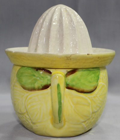 Showing the green and yellow leaves around the handle on a yellow peel texture juicer 