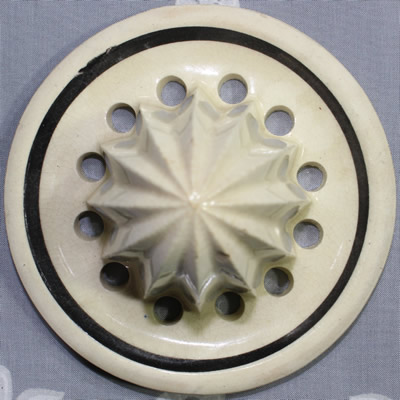 The reamer for a floral motif pedestal foot juicer