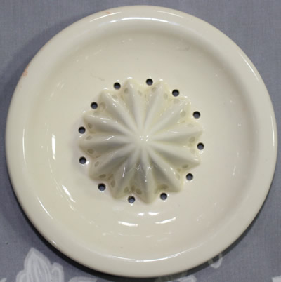 The reamer for a round cream ceramic 2 piece juicer