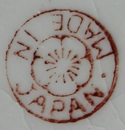 The basemark on a 5½" orange, green and white clown juicer
