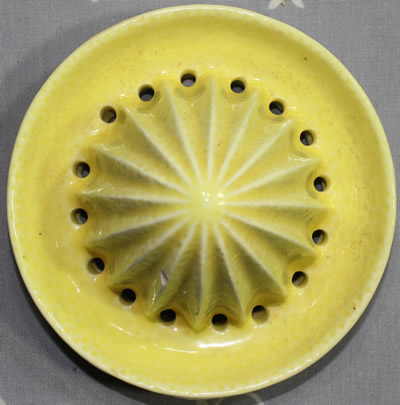 The reamer for a green leaves on small yellow 'peel' texture ceramic juicer