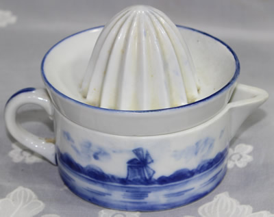 The back of boat 'type 5' and windmill on 2 piece blue & white juicer