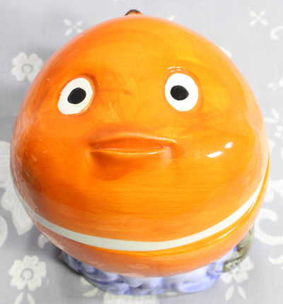 Face of an orange with white stripes blowfish juicer